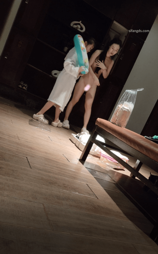 【8.6已补链】【温泉篇】极品熟女少妇超好身材好不遮掩袒露在外